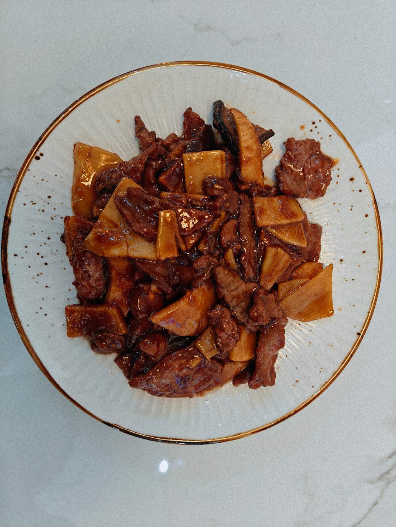 Ternera con bambú y SETAS CHINAS